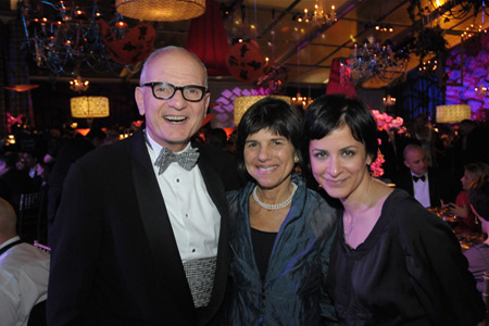 Steppenwolf Trustee Harry J. Seigle, Susan Seigle and ensemble member Anna Shapiro